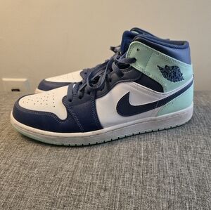 Jordan 1's Blue Mint size 11